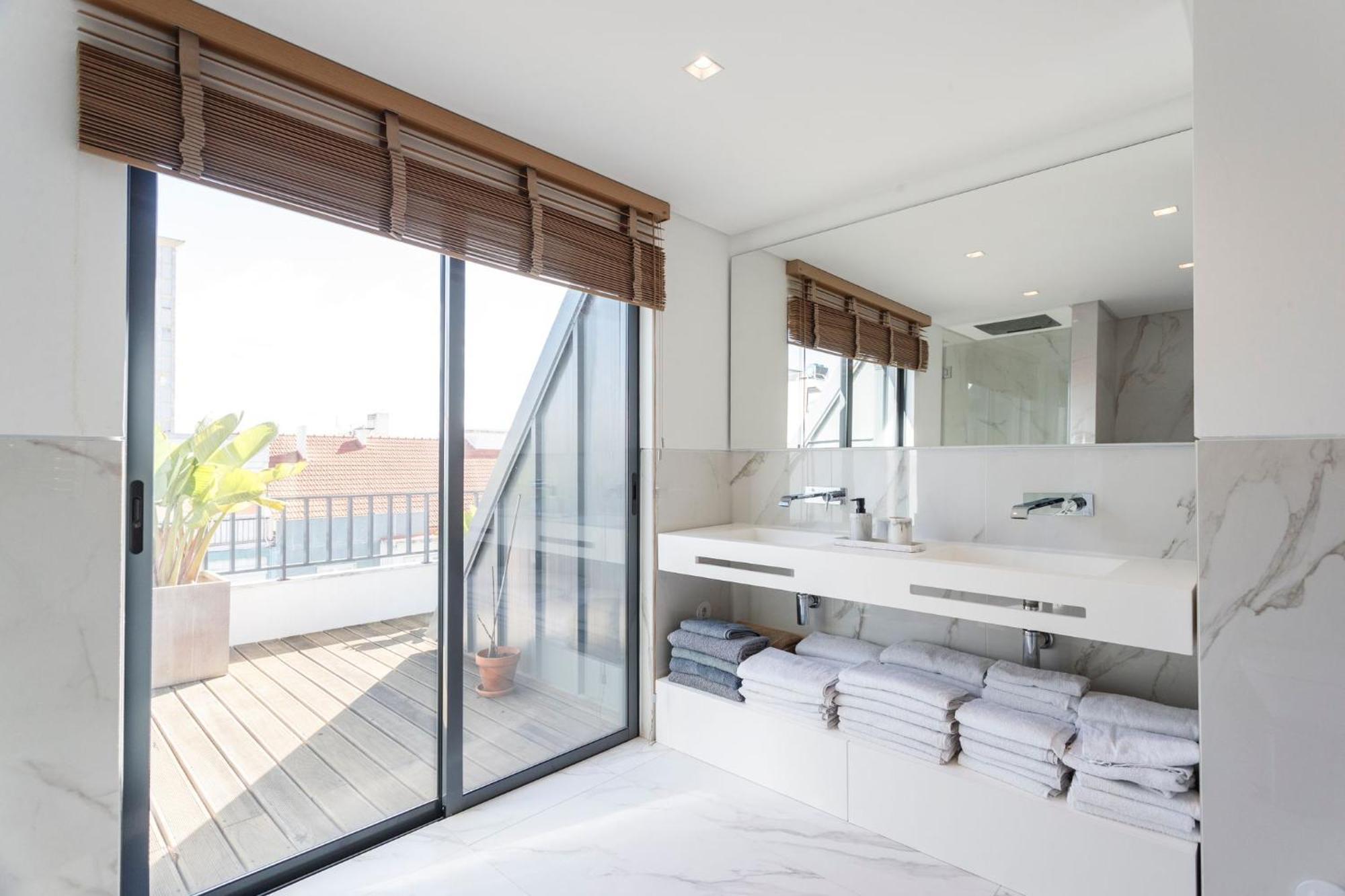 Luxury Suite With Balcony And Shared Accommodation In The Parque Eduardo VII Area Lisbon Exterior photo