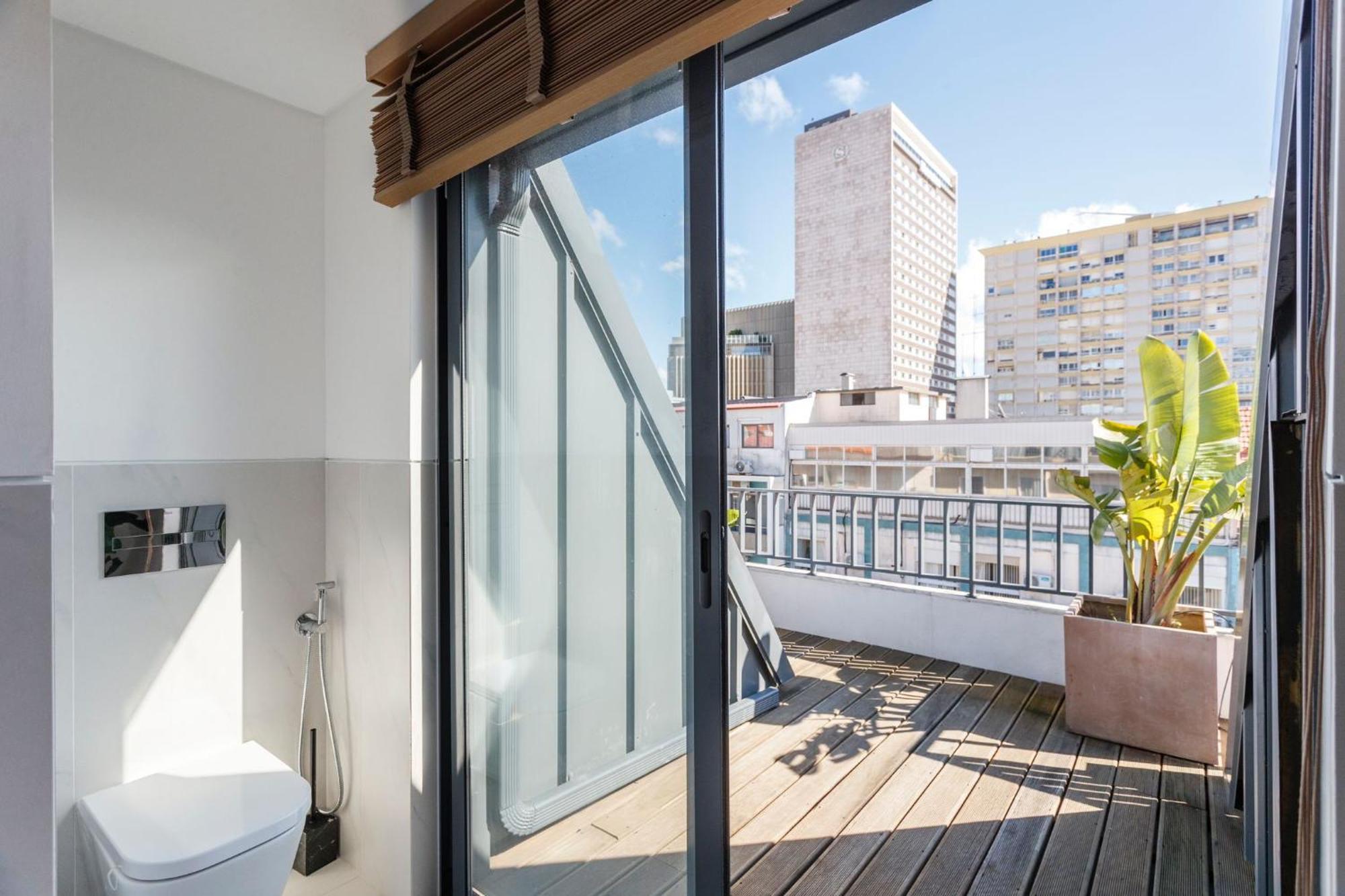 Luxury Suite With Balcony And Shared Accommodation In The Parque Eduardo VII Area Lisbon Exterior photo